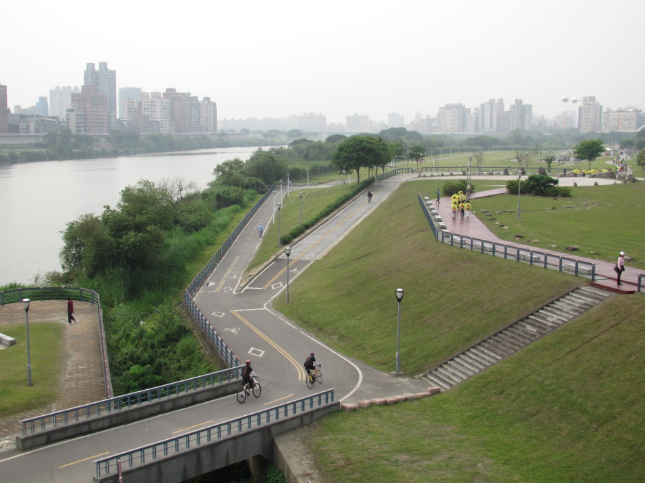 骑自行车台北河边路径