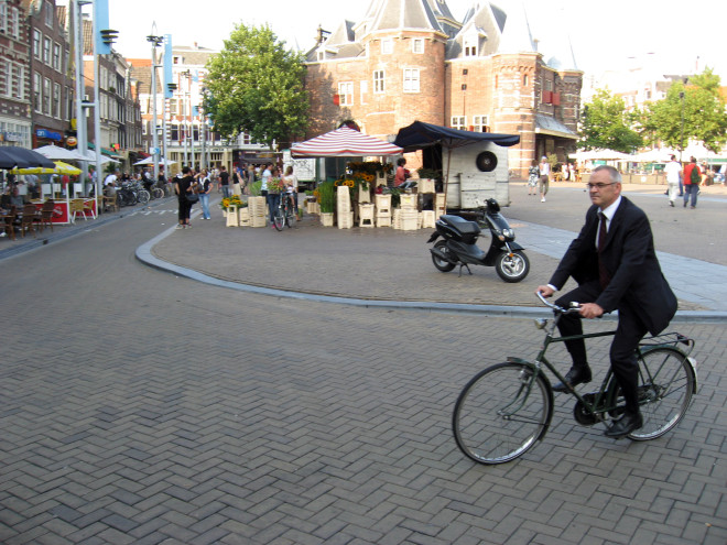 Po1b_amsterdam_bicycle_suit.