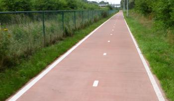 安特卫普-布鲁塞尔F1自行车公路的边缘和中央分隔带标志